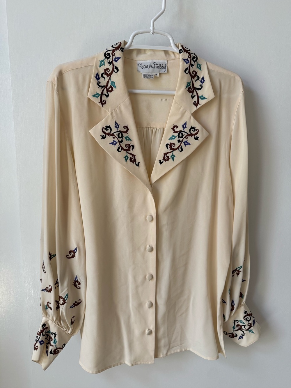 100% Silk Diane von Furstenberg Vine Embroidered Button Down Blouse in Cream - Picture 4 of 13